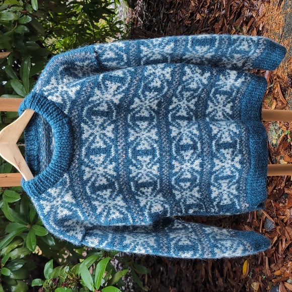 Vintage Sweaters - Icelandic Wool Vintage Handmade Blue & White Floral Sweater